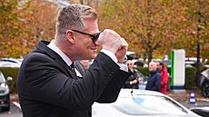 �estný prezident strany Motoristé sob� Filip Turek  slaví �ty�icátiny. (18....