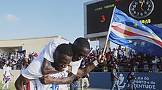 Reprezentanti Kapverd oslavují historicky první postup na mistrovství svta.