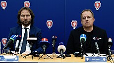 Pedseda FAR David Trunda (vpravo) a manaer reprezentací Pavel Nedvd na...