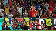 Portugalský útoník Cristiano Ronaldo se raduje z gólu do sít Maarska.