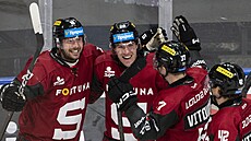 Sparanský obránce Mark Pysyk (vlevo) slaví se spoluhrá gól proti Komet Brno.