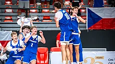 Radost v �eské �estnáctce, s �íslem 15 Marek Hou�ka, s �íslem 10 Mat�j Buben.