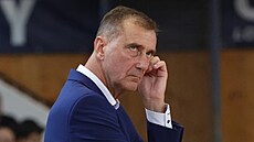 Duan Medvecký se zamýlí nad hrou Basketu Ostrava.