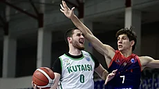 Milan Stránl z Brna se snaí zastavit Bakara Berekaviliho z Kutaisi.