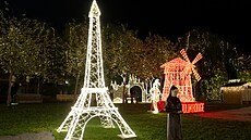 Ji� po �tvrté rozsvítí b�eh Vltavy sv�telný park, tentokrát pod titulem Srdce...