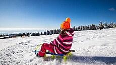 Krkonoe lákají i k sákování a snowtubingu.