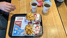 Spole�nost Wendy�s, která dnes provozuje p�es 7 000 restaurací ve více ne�...