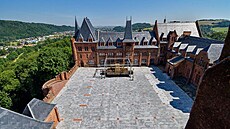 Nádvo�í �erveného zámku v Hradci nad Moravicí.