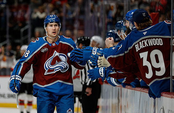 Martin Neas z Colorado Avalanche se raduje z gólu v utkání s New Jersey Devils.