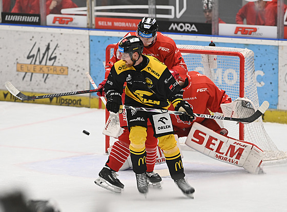 Litvínovský úto�ník David Ka�e v akci proti Olomouci.