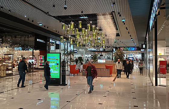 Cílem rekonstrukce bylo vybudovat v obchodním centru moderní prost�edí nejen...
