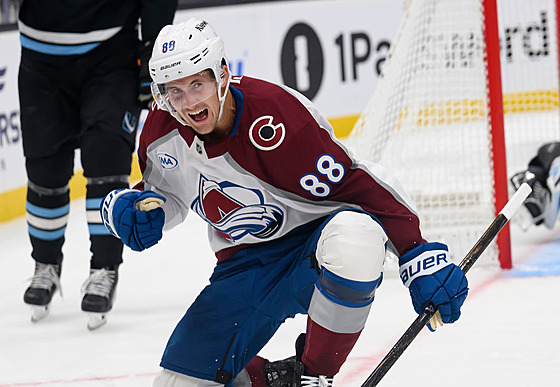 Martin Ne�as (88) z Colorado Avalanche skóruje proti  Utah Mammoth.