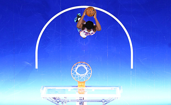 V. J. Edgecombe z Philadelphia 76ers p�i sme�i.