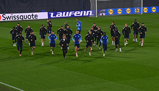 Hrá�i Sigmy Olomouc trénují na h�i�ti p�ed zápasem s Rakówem �enstochová.