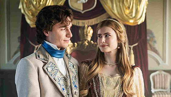 Oskar Hes a Sofie Anna �vehlíková v pohádce Záhada stra�idelného zámku (2025)