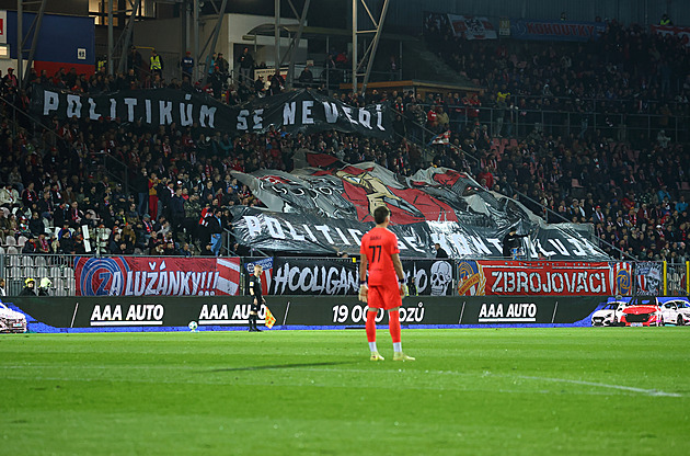 Vzkaz fanouk Zbrojovky smrem k brnnské radnici: politikm se neví,...