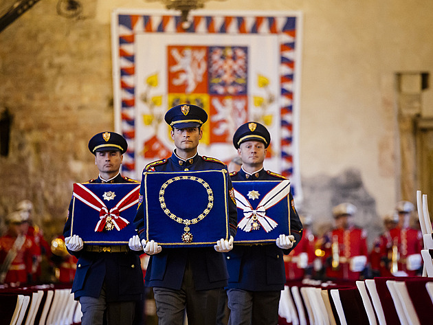 Za návrh chtěl podepsanou fotku Havla. Jak vznikala podoba státních vyznamenání