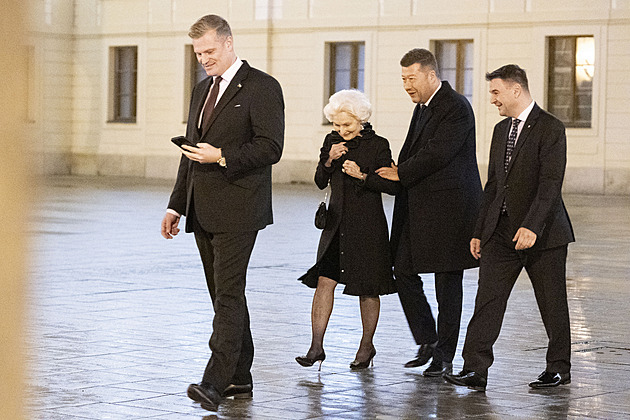 Hranatý Turek, neboli politický výrobek roku. Je to politik, který se narodil z algoritmu