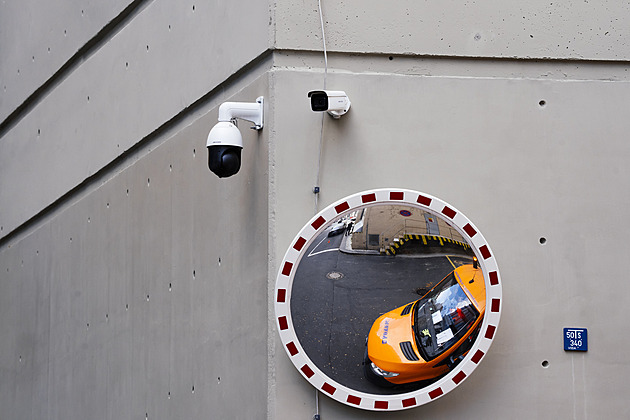 Prague cameras issue fines, citizens lament loss of human judgment