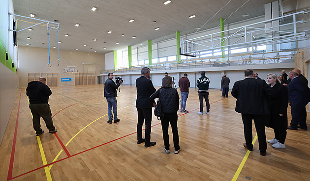 V mstské ásti Pustkovec skonila rekonstrukce sportovní haly u Základní koly...