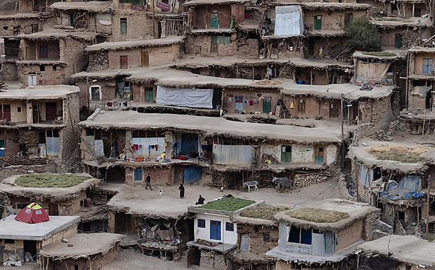 Vaše střecha je moje cesta. Neuvěřitelná vesnice popírá pravidla statiky