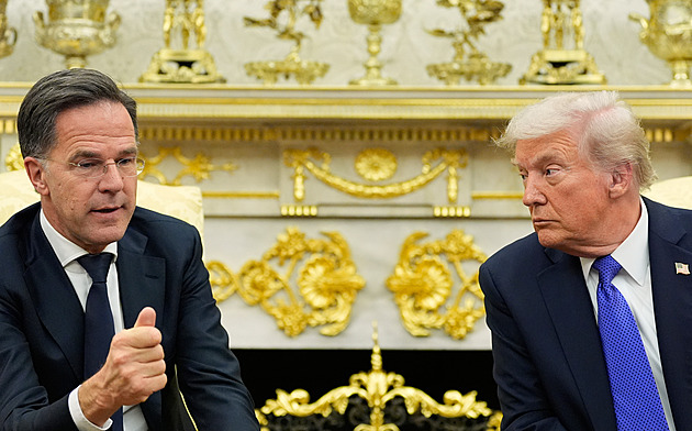 Přesun vojáků, zavření základny. Trump přemýšlí, jak potrestat NATO, píše list