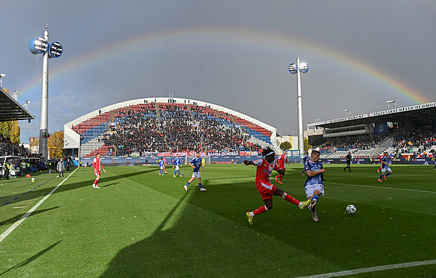 Slavia drhne a nudí, letní posily neexistují. Trpišovský hledá cestu z neznámé situace