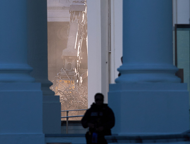 Východní křídlo Bílého domu šlo kvůli Trumpově tančírně celé k zemi