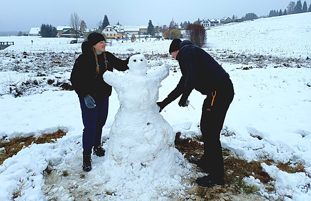 Rekordní říjnový sníh. Aspoň 20 centimetrů je na Šumavě, Jeseníkách i Krkonoších
