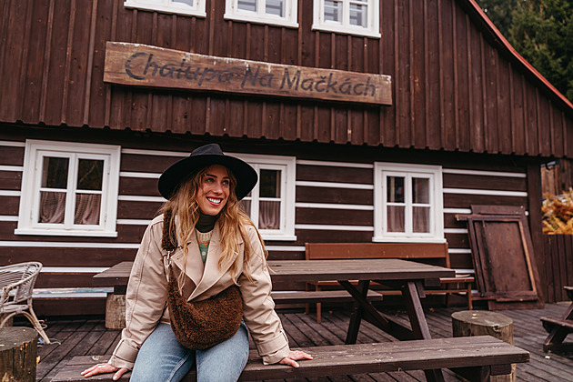 Jsem dravá po životě. Prožívám všechny emoce, říká herečka Aneta Krejčíková