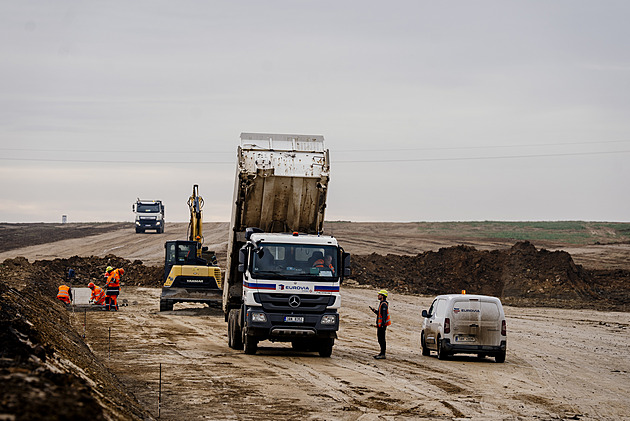 Začalo omezení vlaků z Prahy na Benešov. Hrozí kolaps dopravy, varuje Ropid