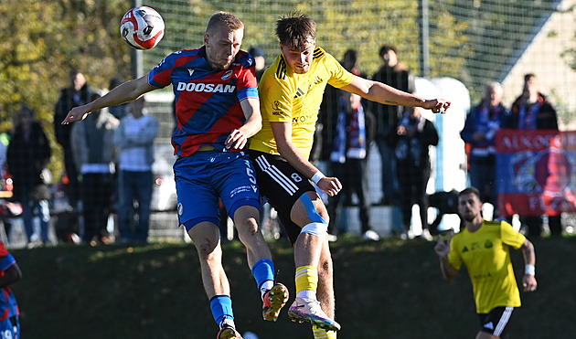 Lepší mač už nezažiju. Nové Sady sklidily ovace, proti Spáčilovi vyběhl jeho kantor