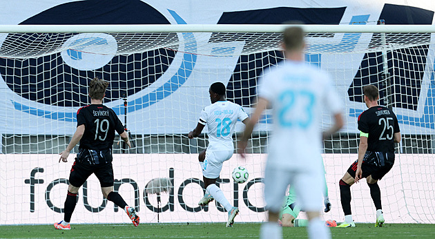 Nejde nám to, jak bychom si přáli, řekl zklamaný Priske. Vyslal vzkaz fanouškům