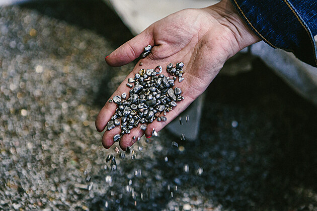 Druh� �ivot telefon�. Z Enviropolu odch�z� elektro jako nov� surovina