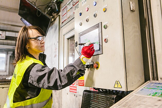 Druh� �ivot telefon�. Z Enviropolu odch�z� elektro jako nov� surovina