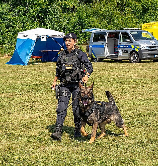 Psovodka Tereza Nováková a její svenec Kaly. Díky nim se podailo v Chebu...