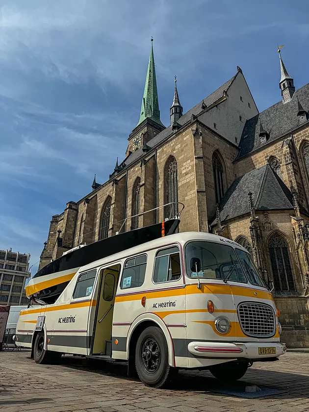 Richard Vojík se podílel na rekonstrukci unikátního autobusu koda RTO...