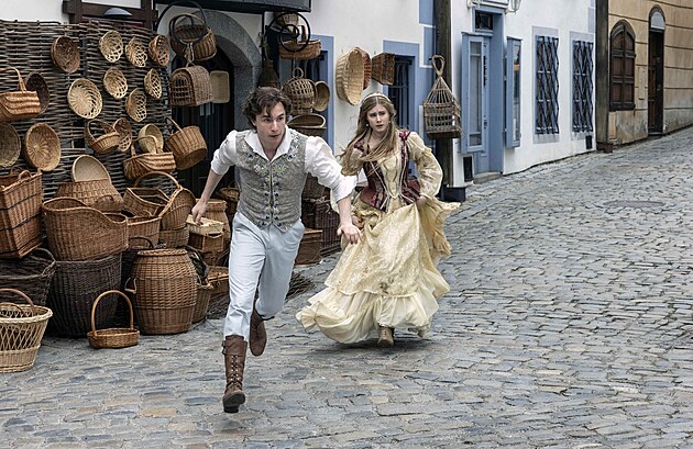 Oskar Hes a Sofie Anna Švehlíková v pohádce Záhada strašidelného zámku (2025)