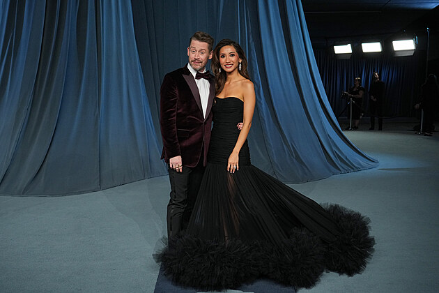 Macaulay Culkin a jeho man�elka Brenda Songov� na Academy Museum Gala v Los...