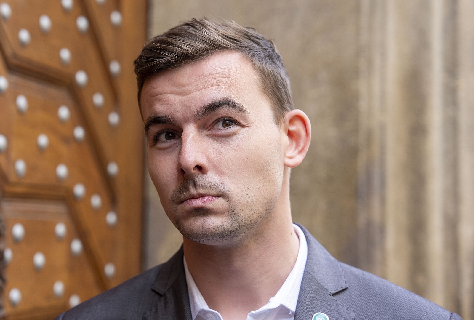 Koalice chce zrušit služební zákon, propouštění úředníků má být snazší