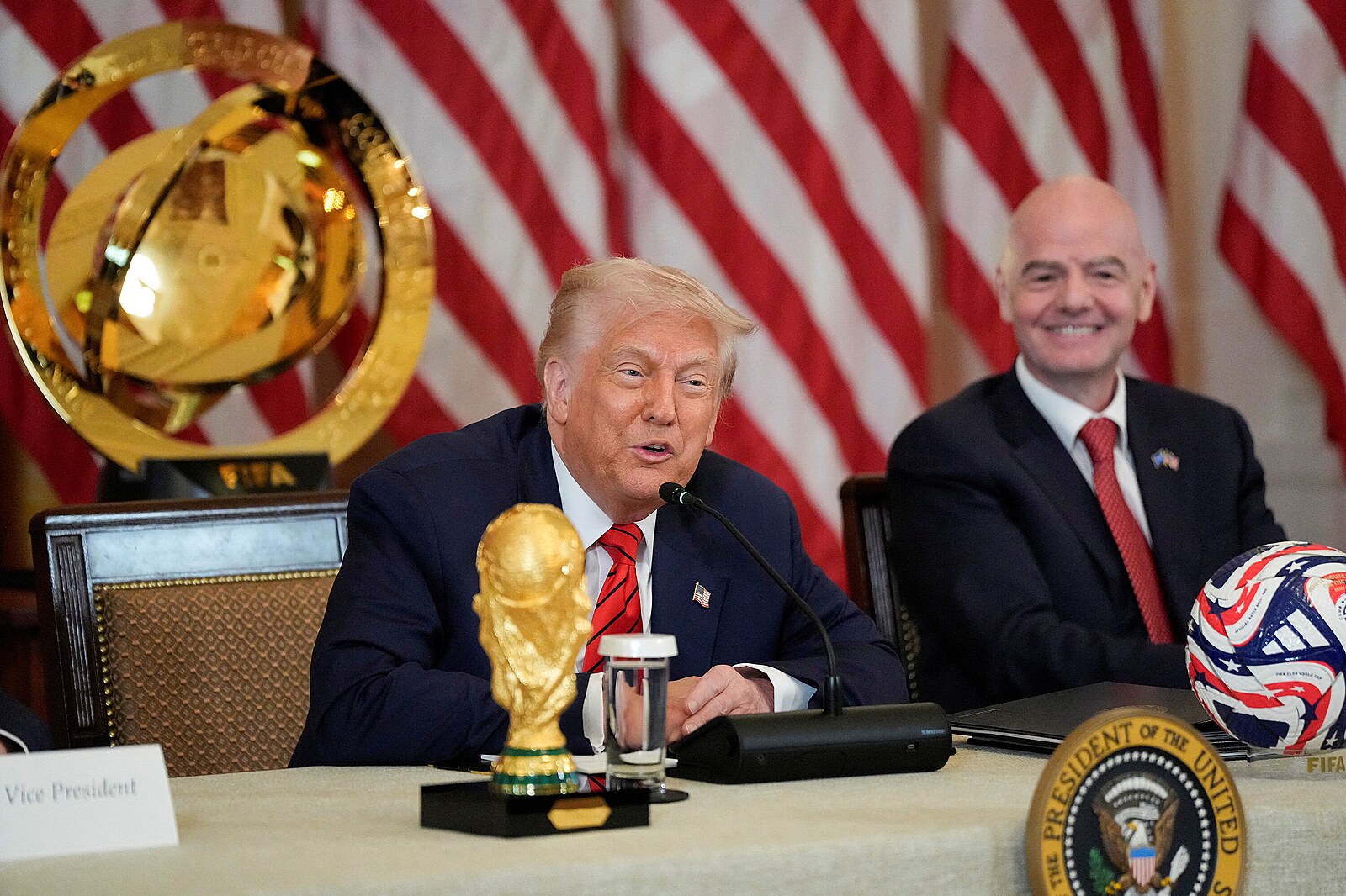 NÁZOR: Co když je hvězdou summitu „odpudivá lidská bytost“? Jak se chovat k prezidentu Trumpovi