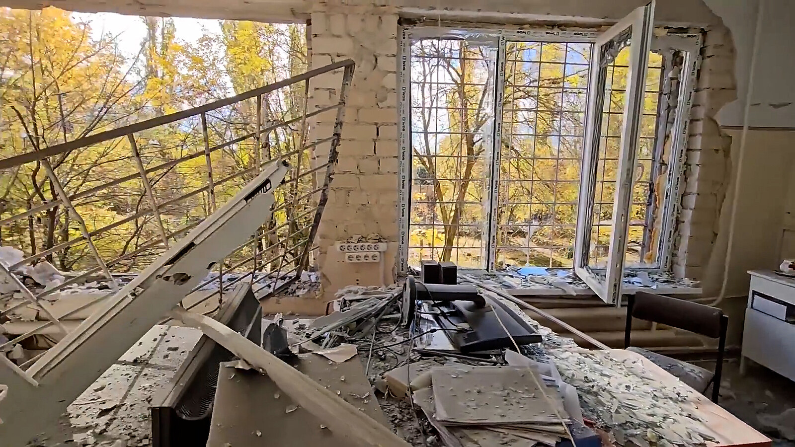 Rusové zasáhli dětskou nemocnici v Chersonu. Věděli, na co útočí, říká Zelenskyj