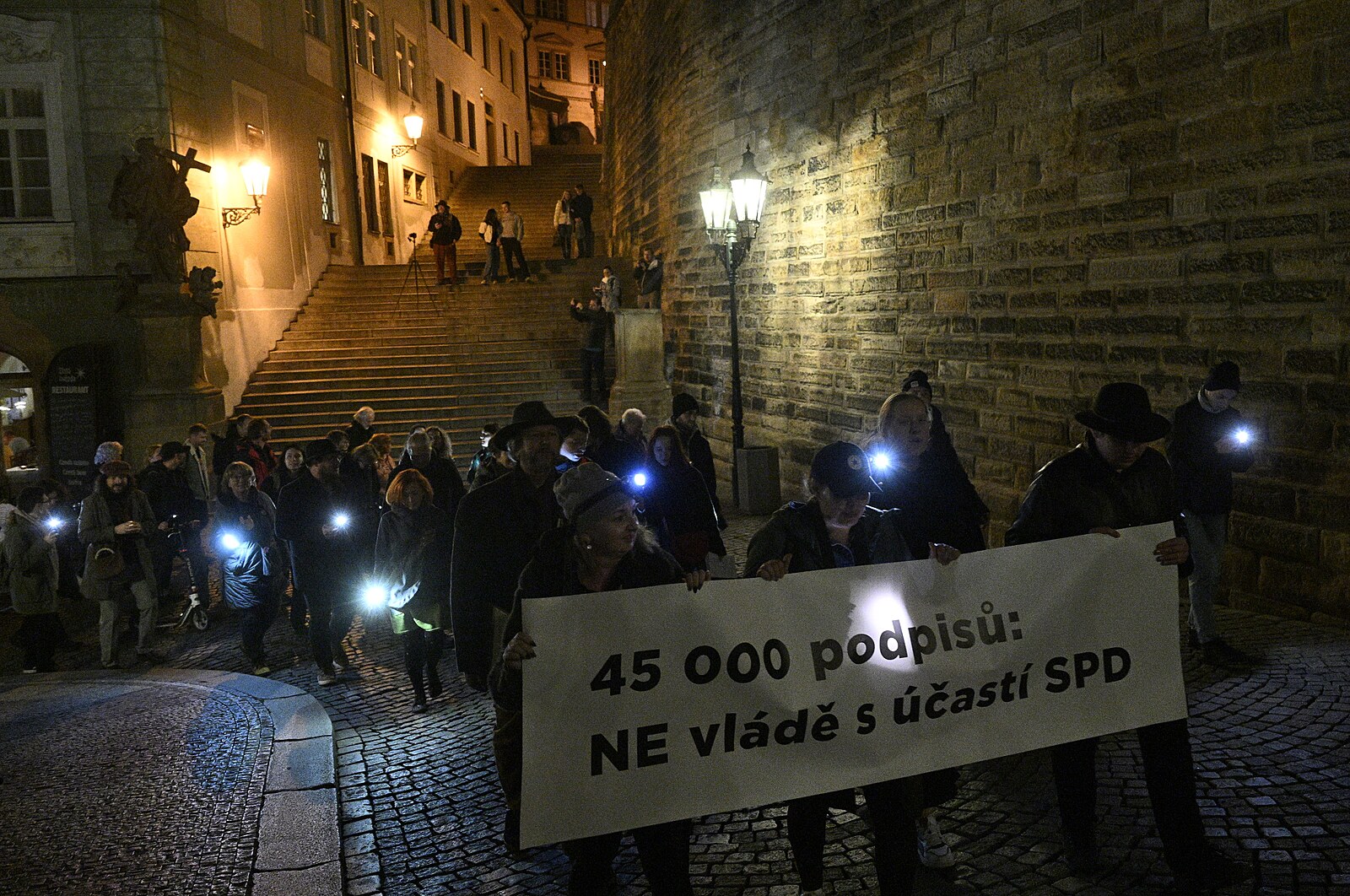 V Praze se demonstrovalo proti SPD v nové vládě. Petici podepsaly desítky tisíc lidí