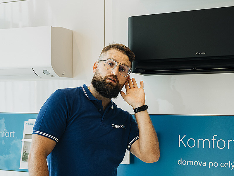 Ru�í vás sousedi, smog a hluk? Zav�ete okna, klimatizace to zvládne!