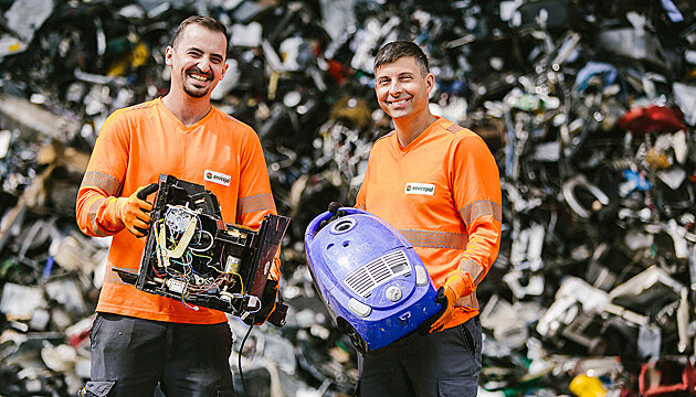 Druhý �ivot telefon�. Z Enviropolu odchází elektro jako nová surovina
