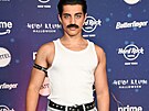Producent Nic Kaufmann se ukázal jako zp�vák Freddie Mercury. A jako by mu z...
