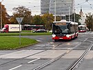 Autobusy projd nov Kulak stedem po tramvajovch kolejch