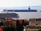 Nejv�t�í letadlová lo� sv�ta kotví v chorvatském Splitu. (21. �íjna 2025)