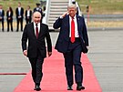 Americký prezident Trump pivítal ruského prezidenta Putina na letiti na...