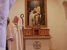 Kapli v are�lu zho�sk�ho z�mku o v�kendu posv�til brn�nsk� biskup Pavel Konzbul.